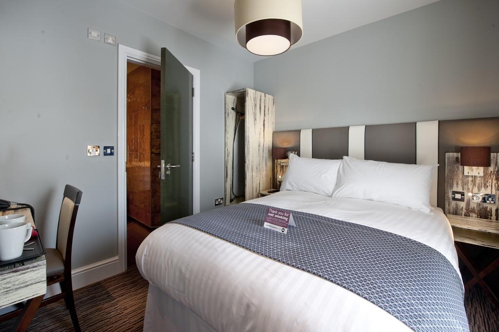 The Red Lion Wetherspoon Doncaster Room photo